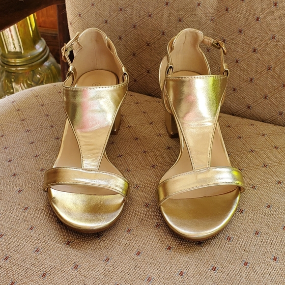 Nature Breeze Womens Gold Sandals Size 6 - Picture 2 of 10